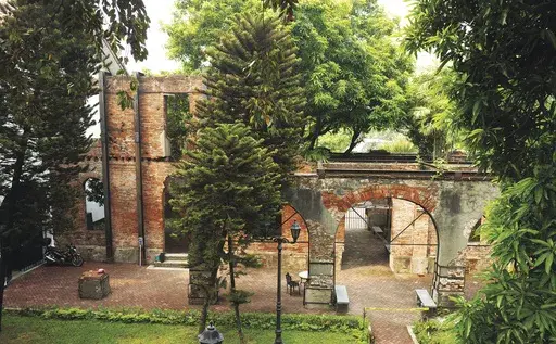 This image provided by the Philippine Department of Tourism shows Fort Santiago, Intramuros, Manila in 2022. The Philippines has long been interested in attracting Filipinos in the U.S. to come and add to the economy, but its incentives have mostly drawn retirees or immigrants catching up with relatives. Today, they are honing in on young Filipino American professionals who live on TikTok and Instagram. (Bien Bautista/Philippine Department of Tourism via AP)