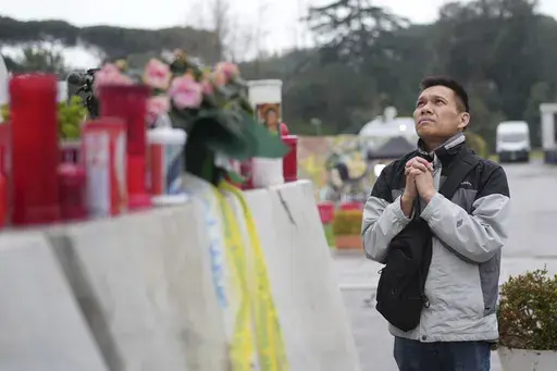Hoang Phuc Nguyen, a Vietnamese pilgrim, prays for Pope Francis at the Agostino Gemelli Polyclinic, in Rome, Tuesday, Feb. 25, 2025 where Pope Francis is hospitalised since Friday, Feb. 14. (AP Photo/Alessandra Tarantino)